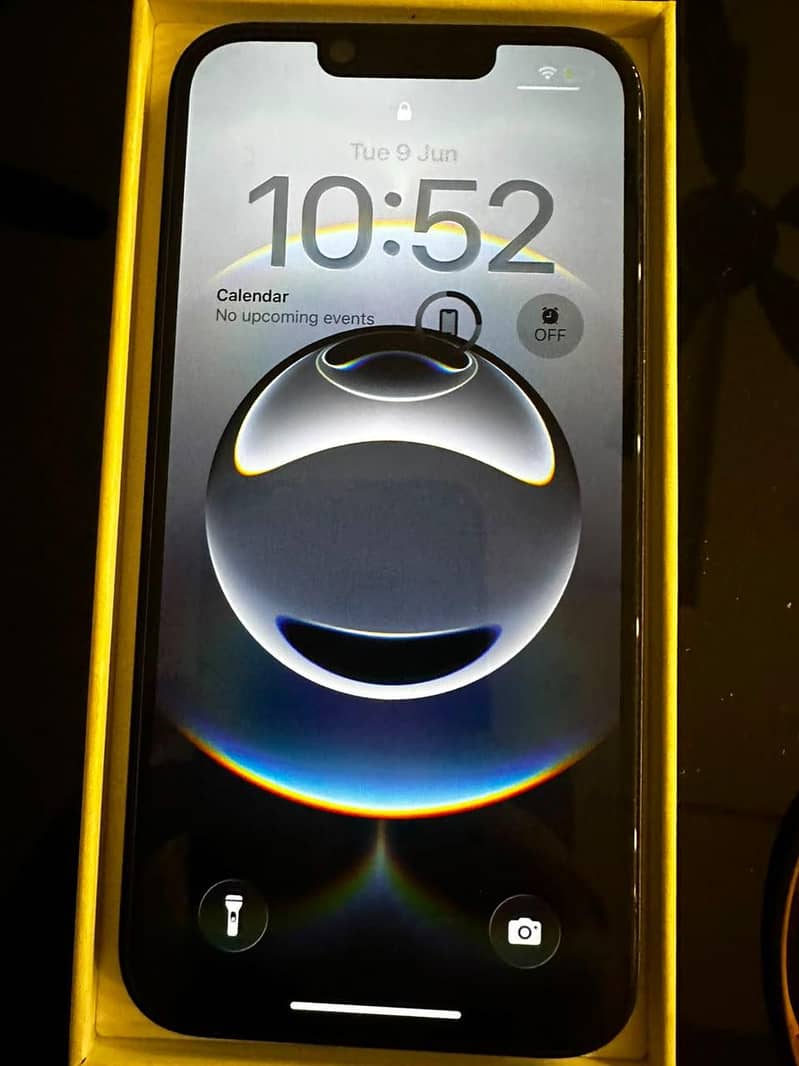 Apple iPhone 16e 2