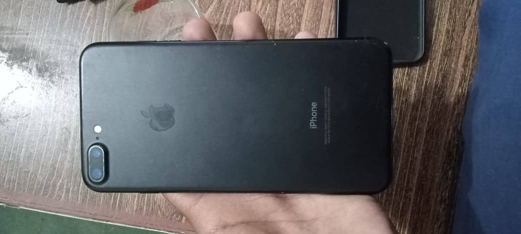 Apple iPhone 7 Plus 4
