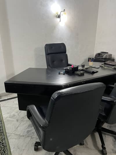 Second Hand - Office table and chairs for sale