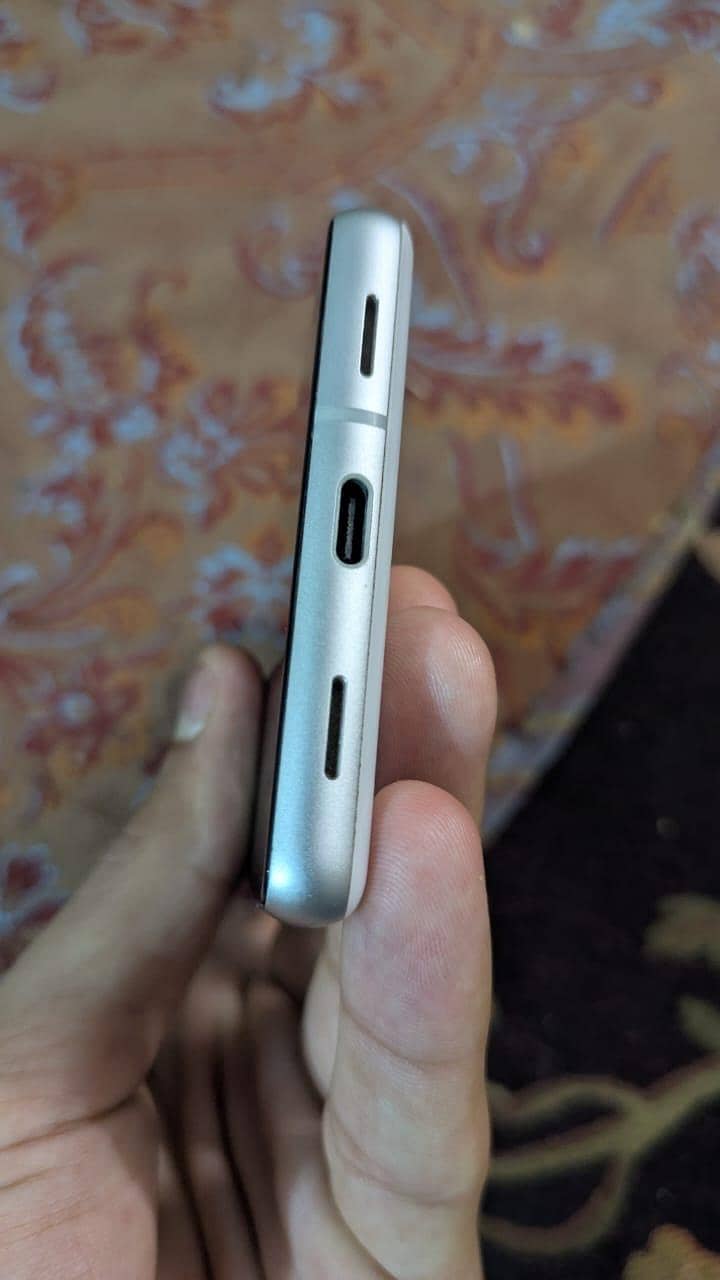 Google Pixel 7a 4