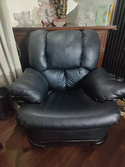 Ultra-Comfortable Black Leather Armchair / Recliner