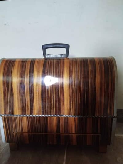 Leo Star Sewing Machine with Wooden Table – Excellent Condition
