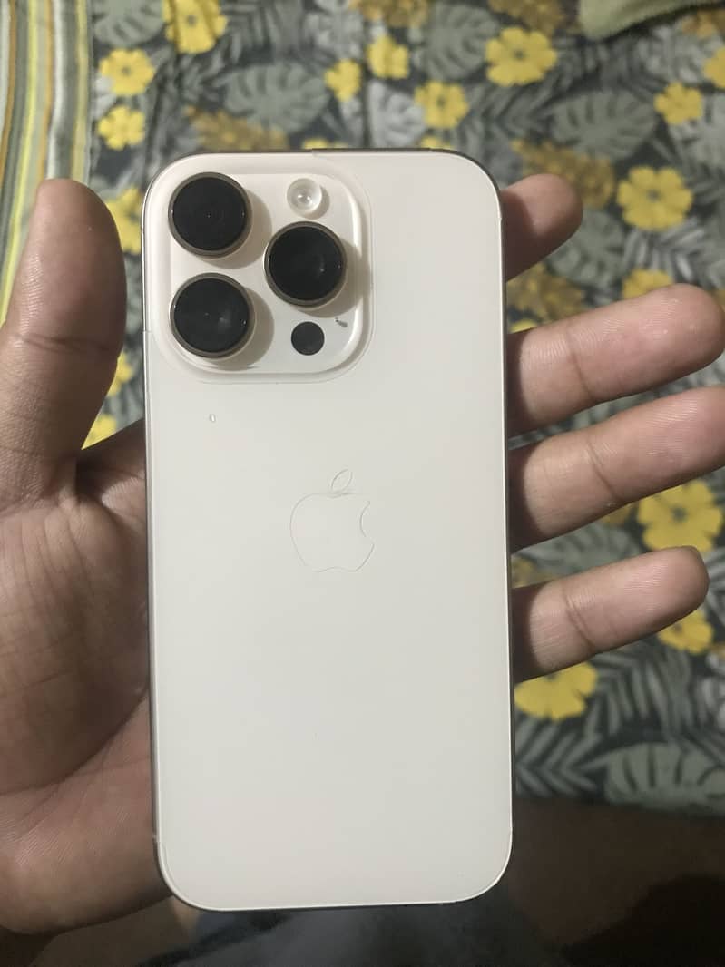 Apple iPhone 16 Pro 0