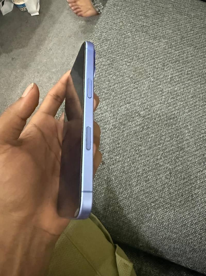 Apple iPhone 16 2