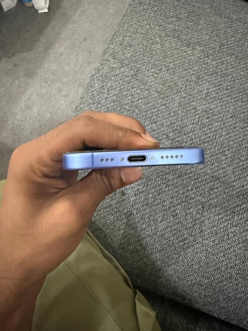 Apple iPhone 16 4