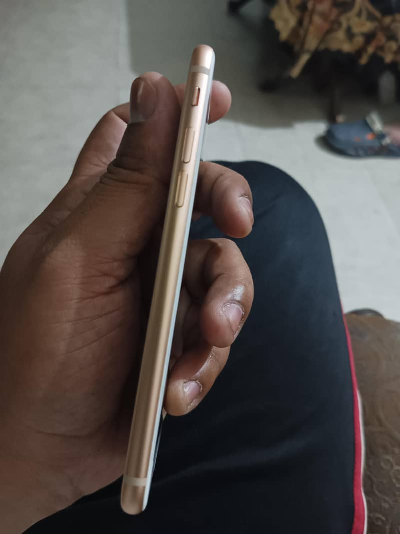 Apple iPhone 8 3