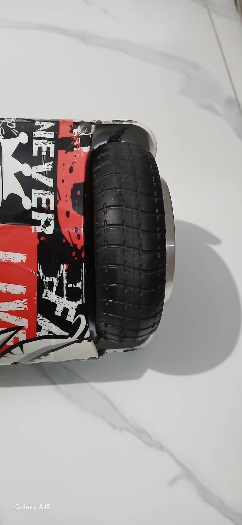 hoverboard in 10/10 condition 2