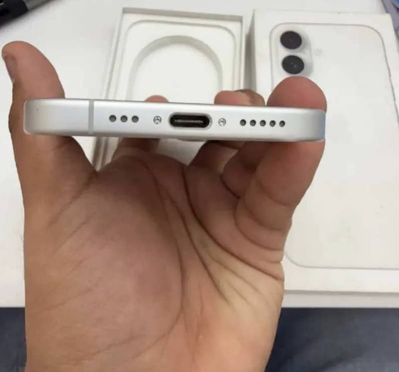 Apple iPhone 16 2