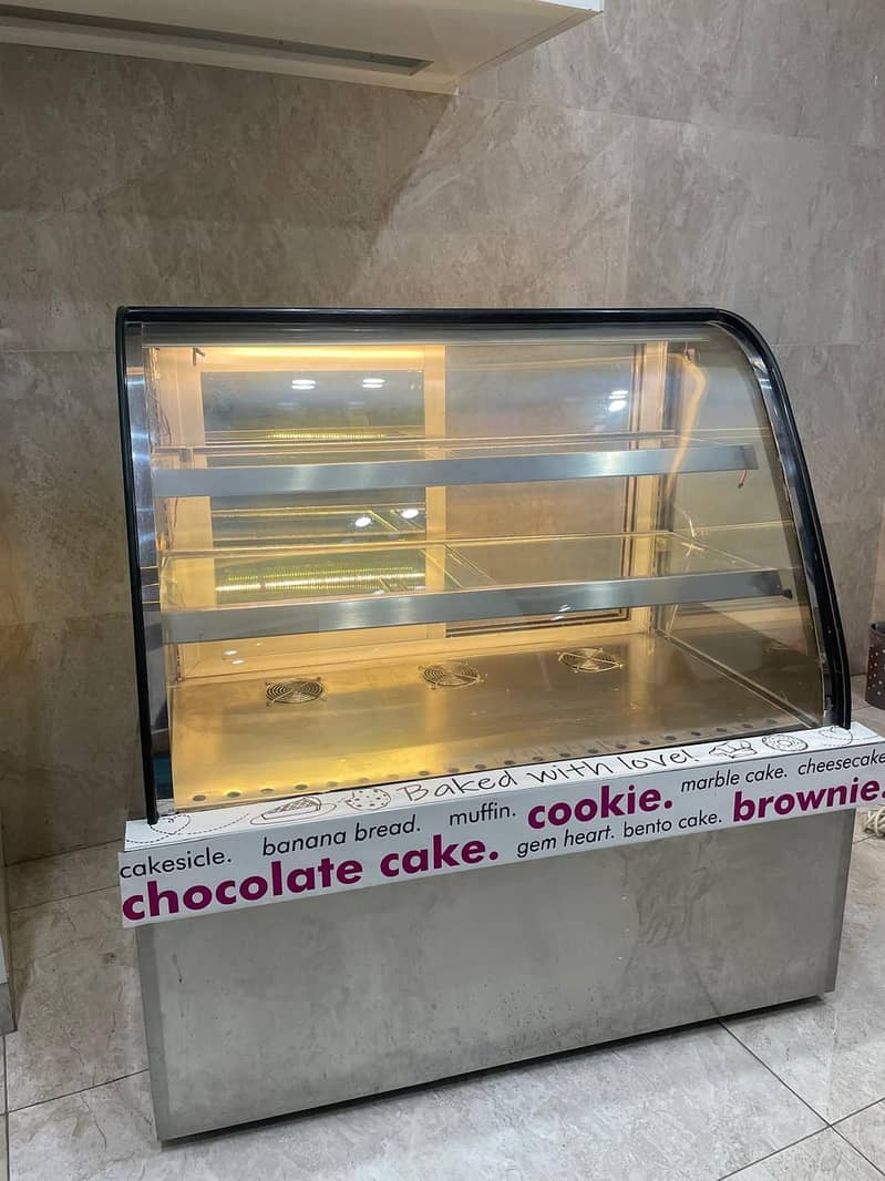 Cake display 1