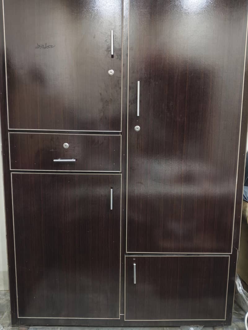almari 1