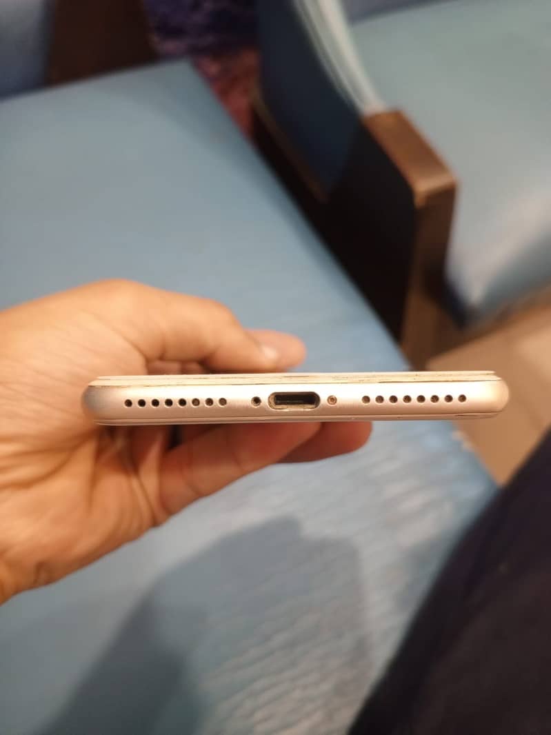 Apple iPhone 8 Plus 4