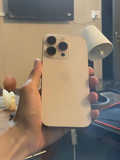 Apple iPhone 16 Pro jv