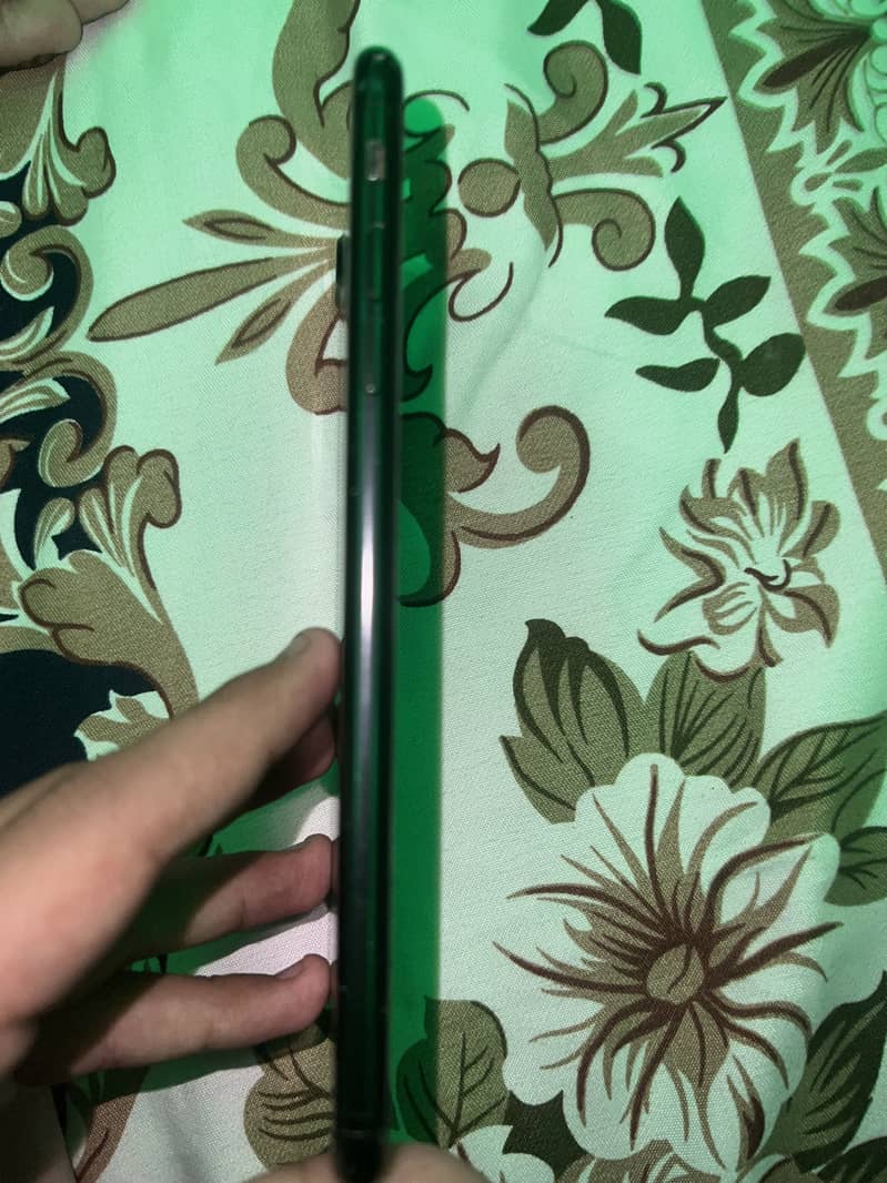Apple iPhone 7 Plus 1