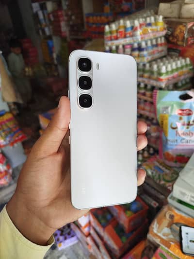 Infinix Hot 60 full box and charger 8gb Ram 128gb ROM ALL OKY PHONE