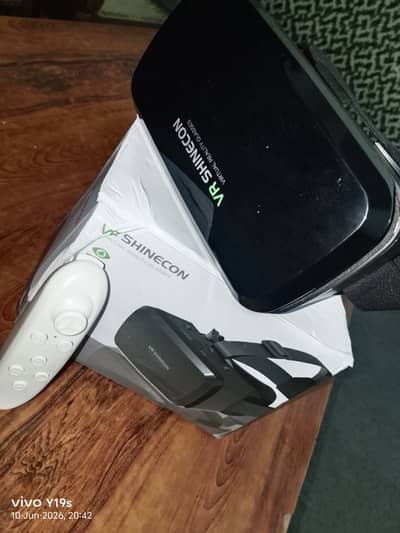 Shinecon G06A virtual reality headset for 3d videos and gaming.