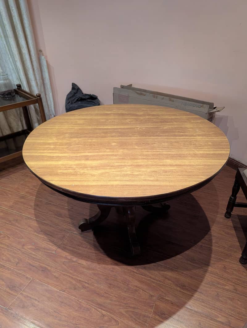 Round Dining Table 0