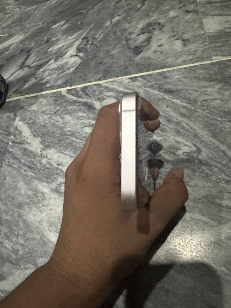 Apple iPhone 13 mini 4