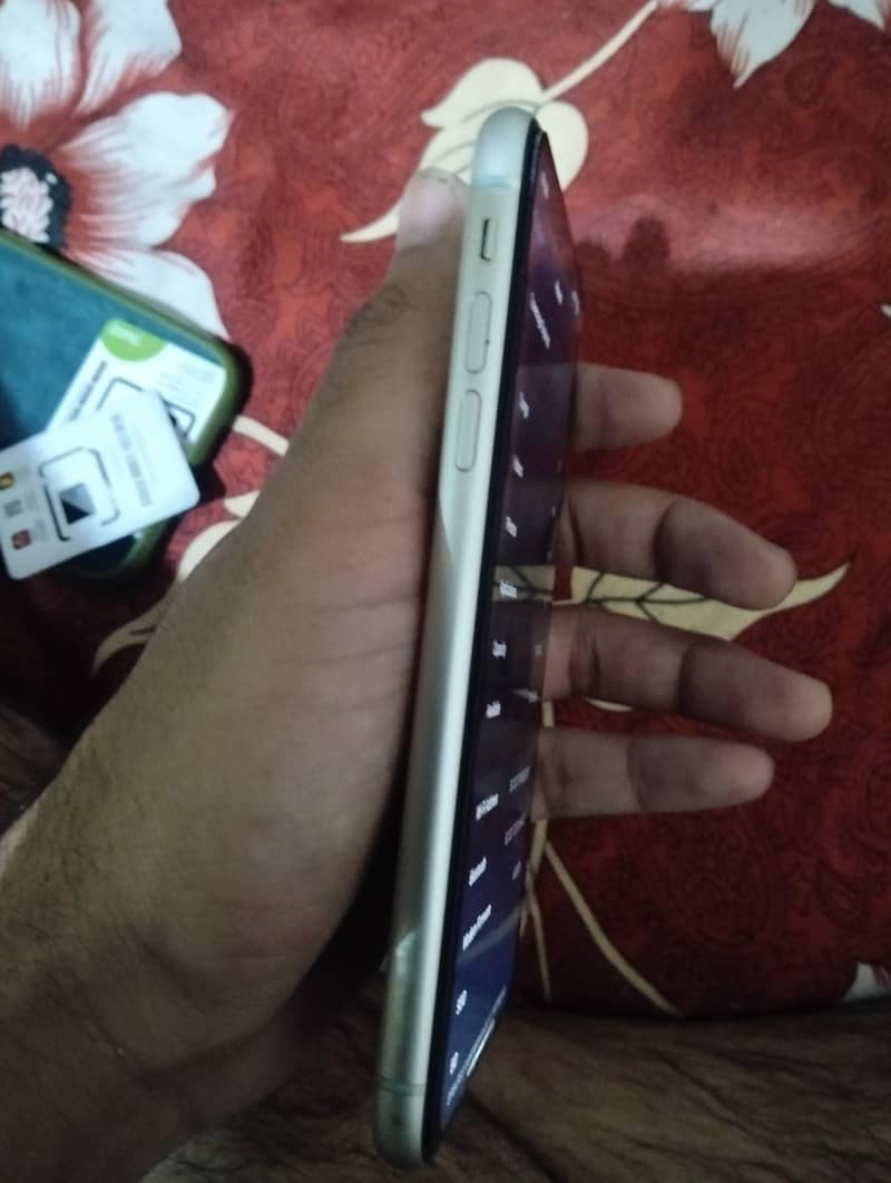 Apple iPhone 11 3