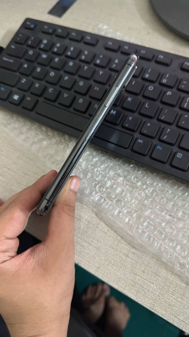 Apple iPhone XS 1