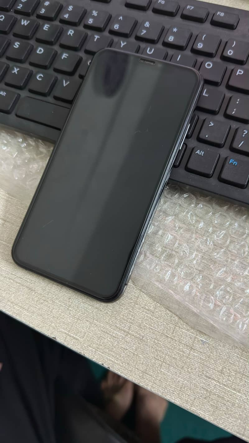 Apple iPhone XS 3