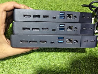 Dell Wd22TB4 docking station  original 180 with chargar