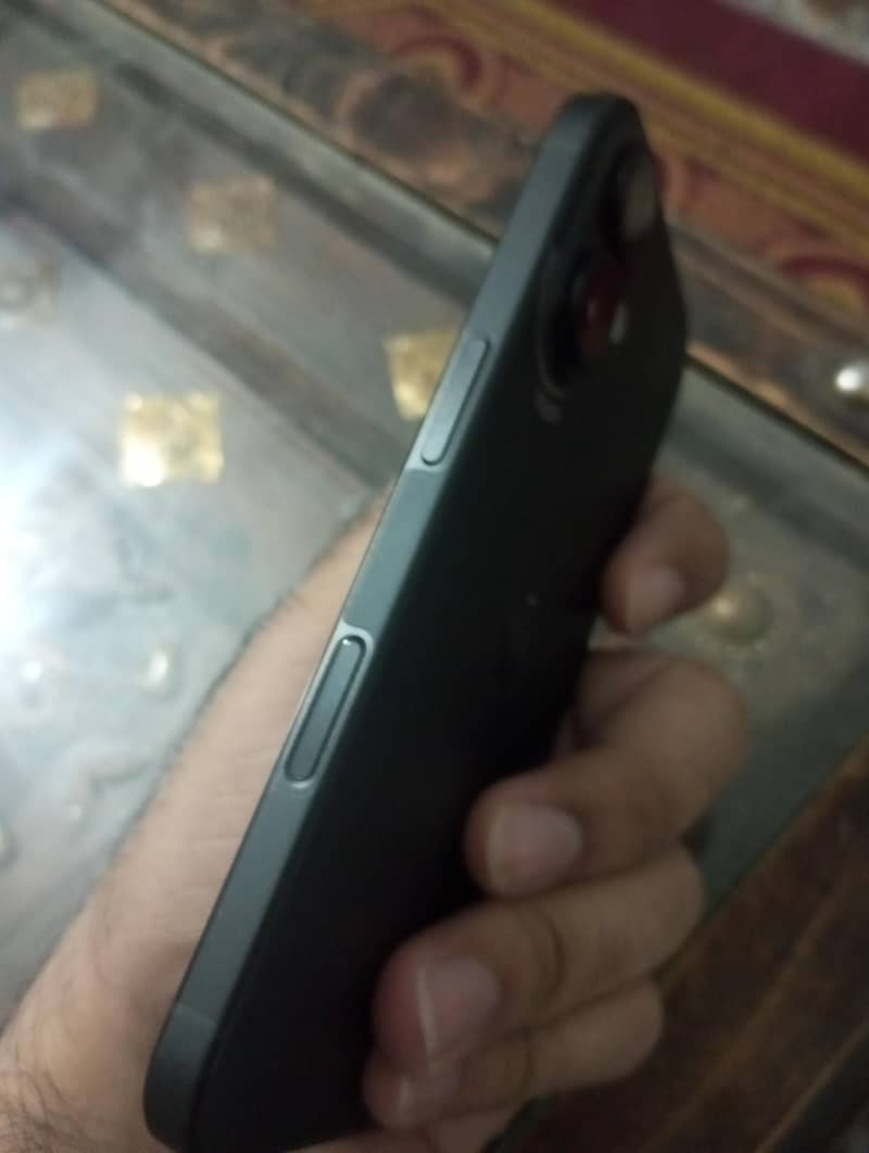 Apple iPhone 16 7