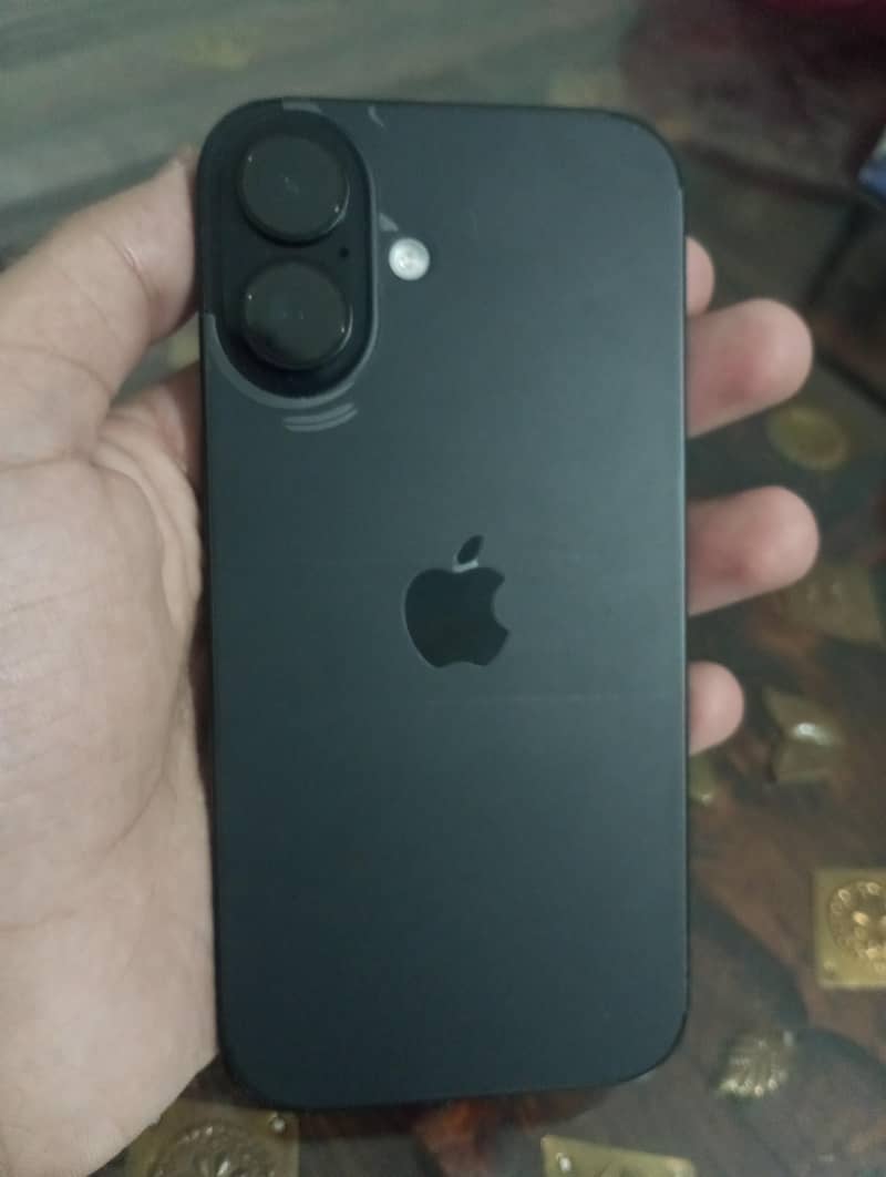 Apple iPhone 16 8