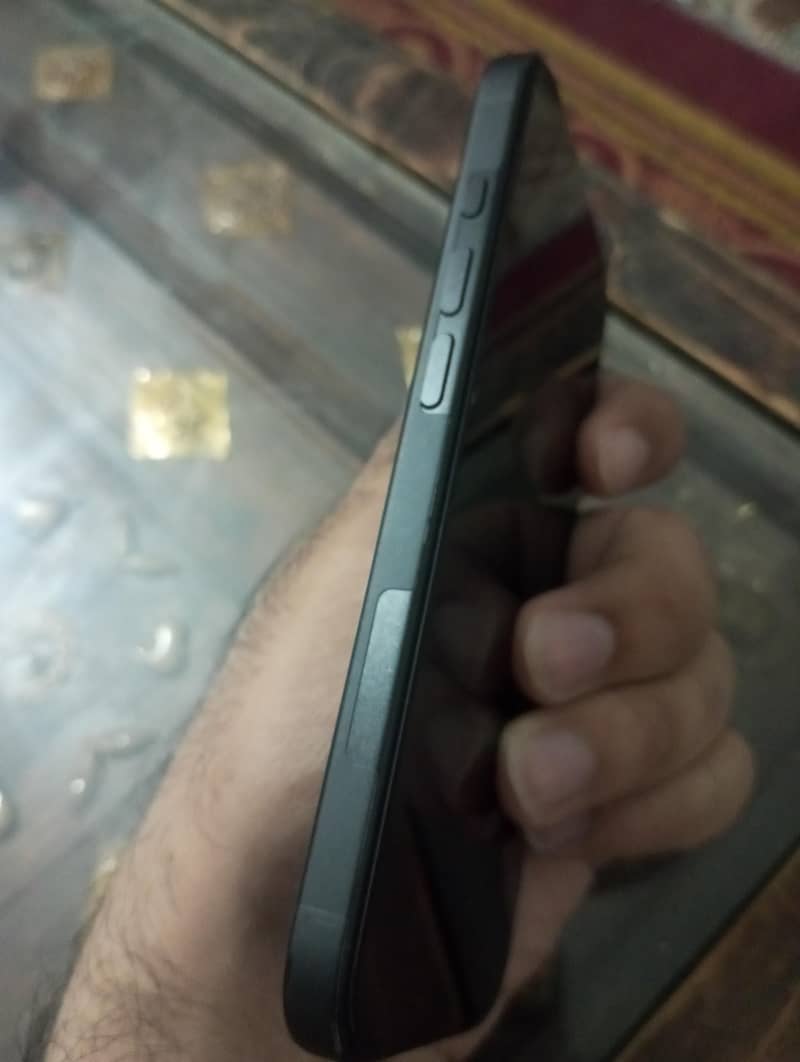 Apple iPhone 16 9