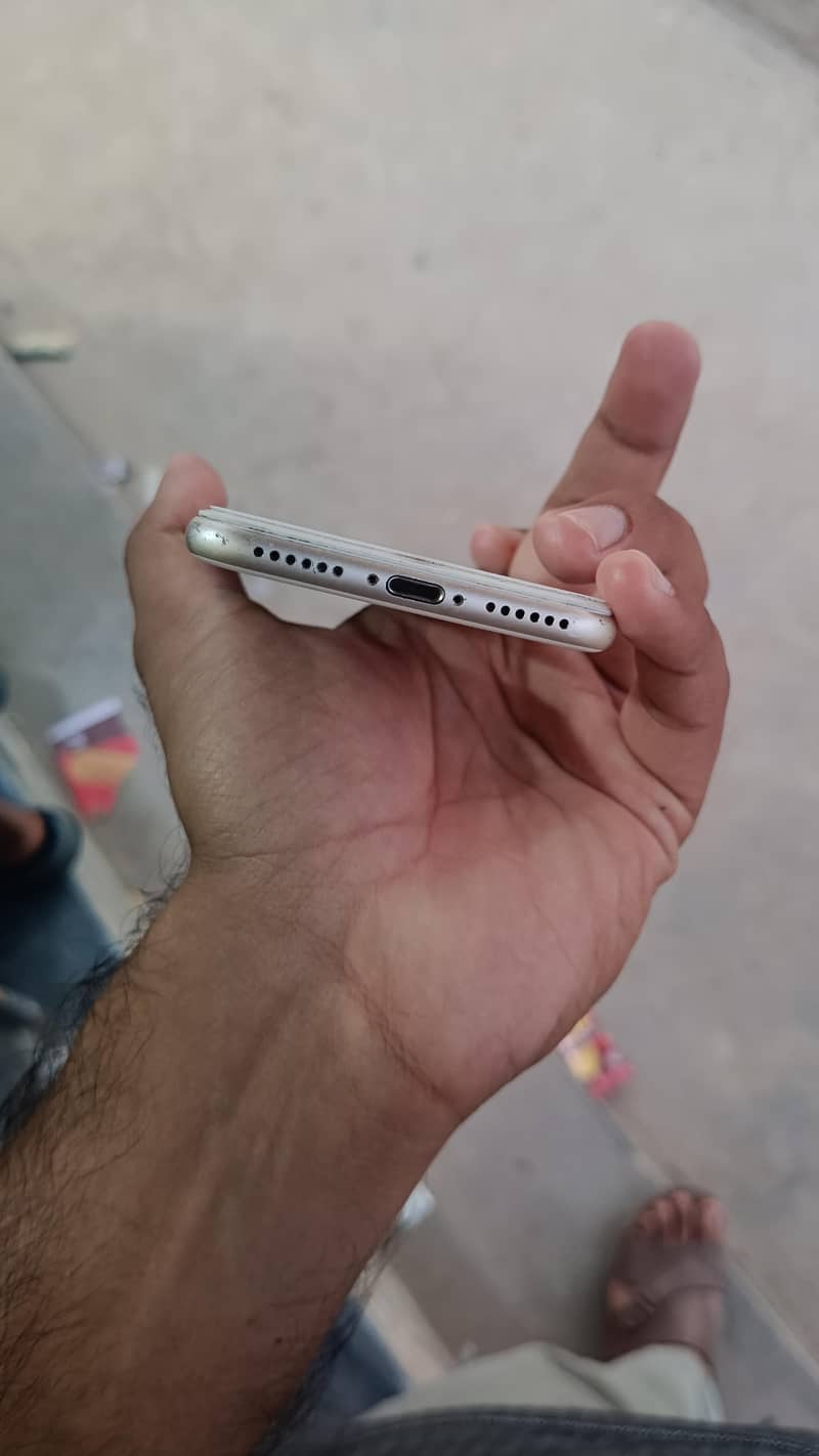 Apple iPhone 7 2