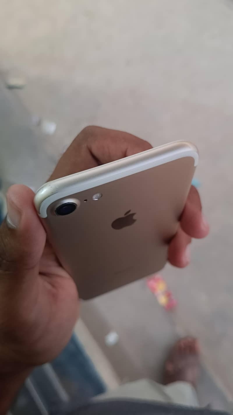Apple iPhone 7 3