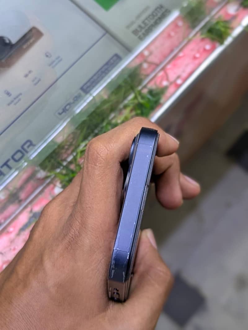 Apple iPhone 13 1
