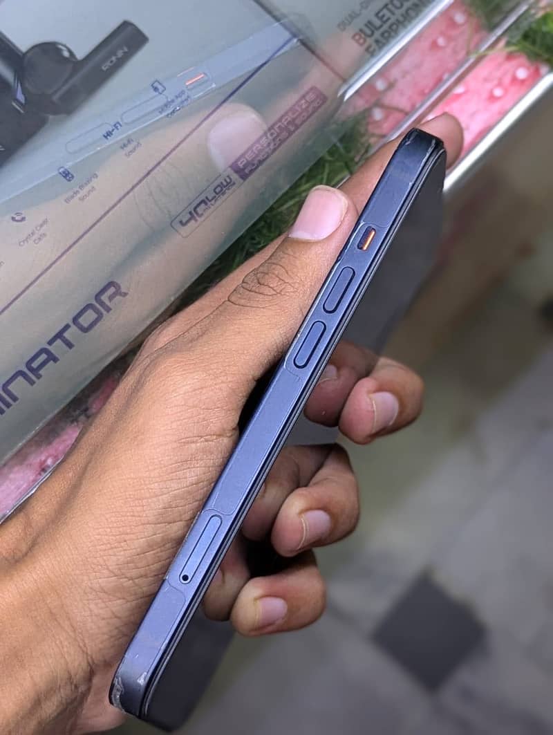 Apple iPhone 13 4