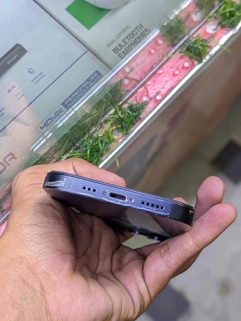Apple iPhone 13 5