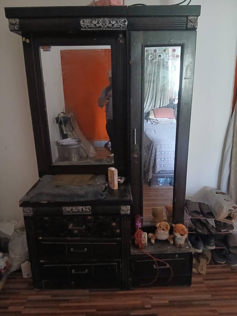 Dressing table 0