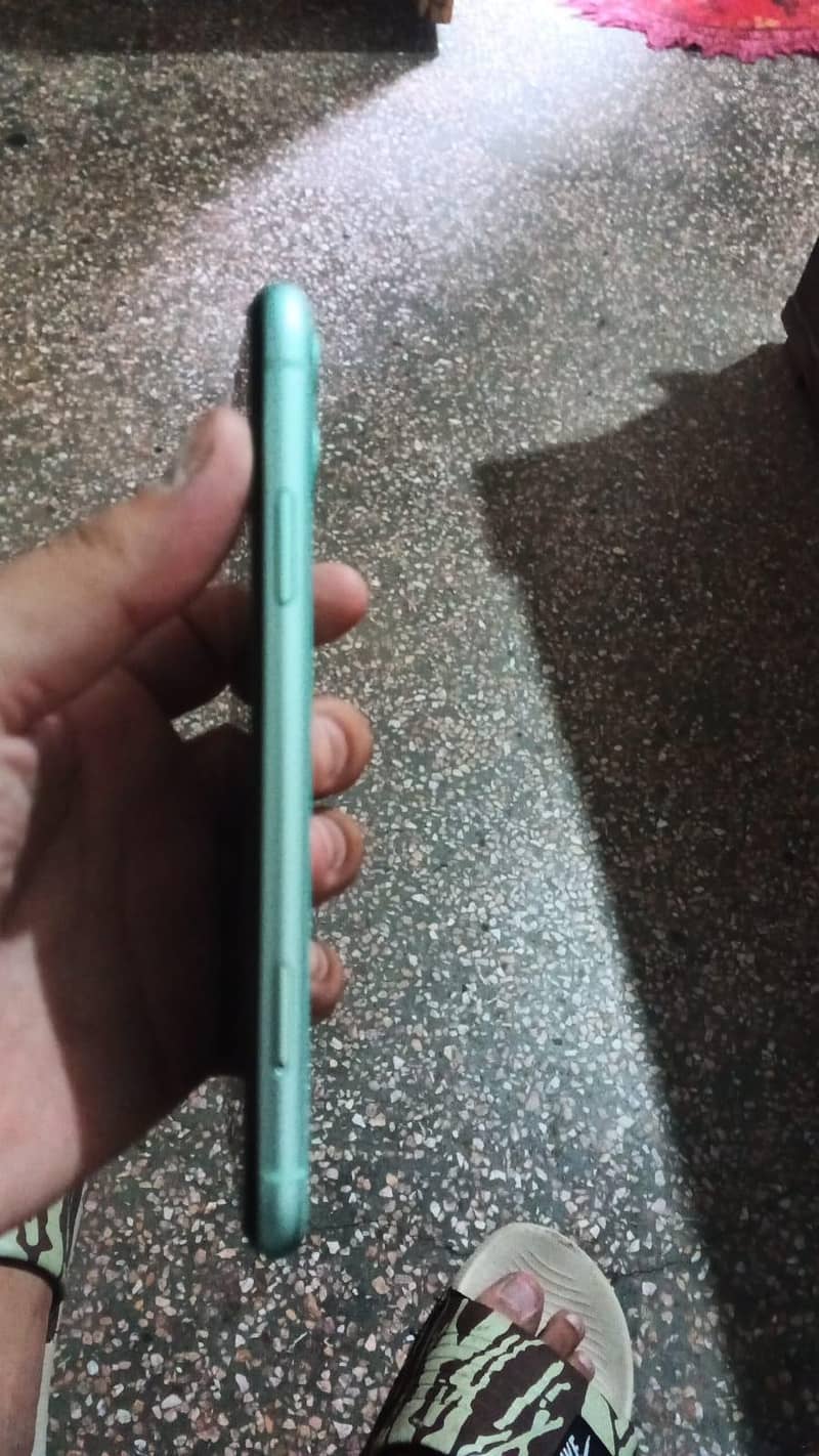 iPhone 11 3
