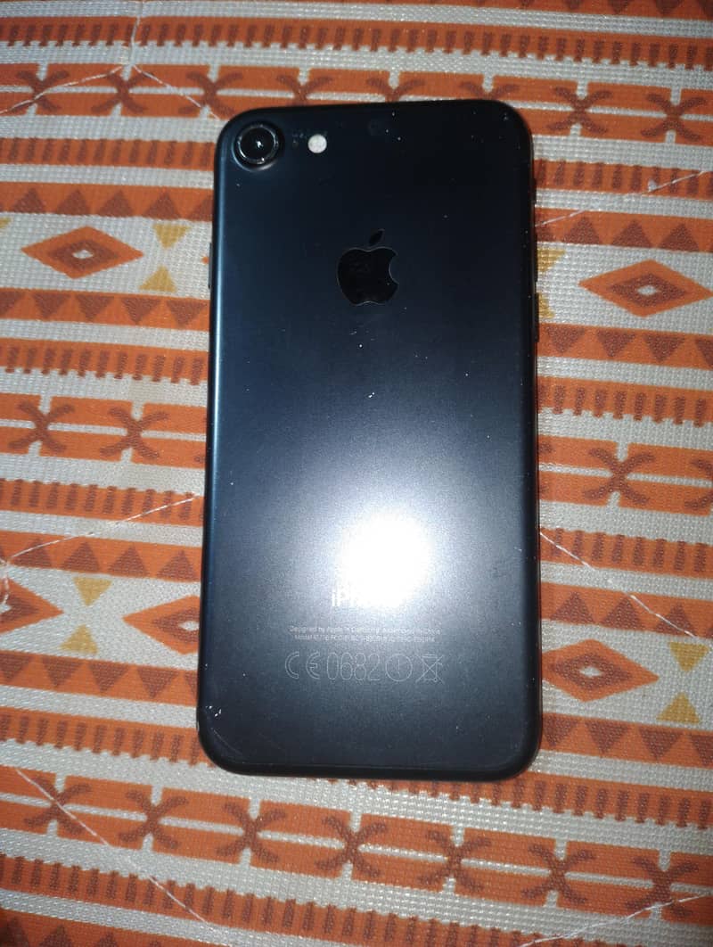 Apple iPhone 7 0