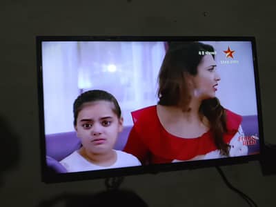 Samsung 32 inch led tv for sell with internet box