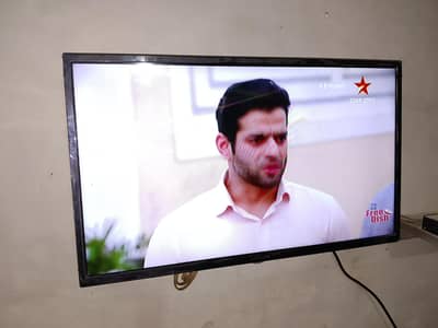 Samsung 32 inch led tv for sell with internet box