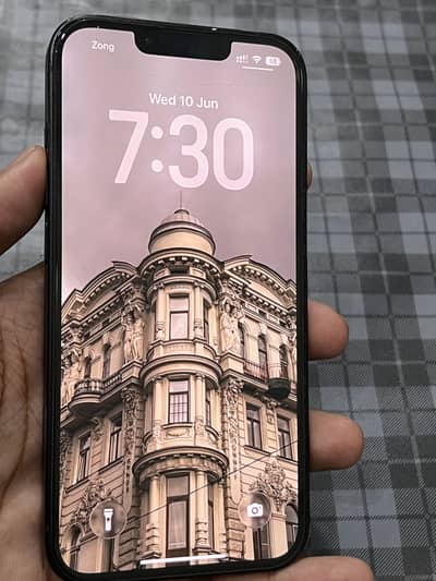 Apple iPhone 13