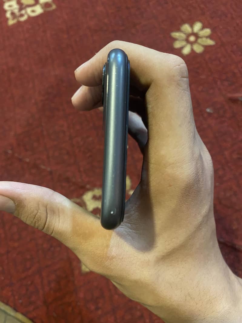 Apple iPhone 11 3