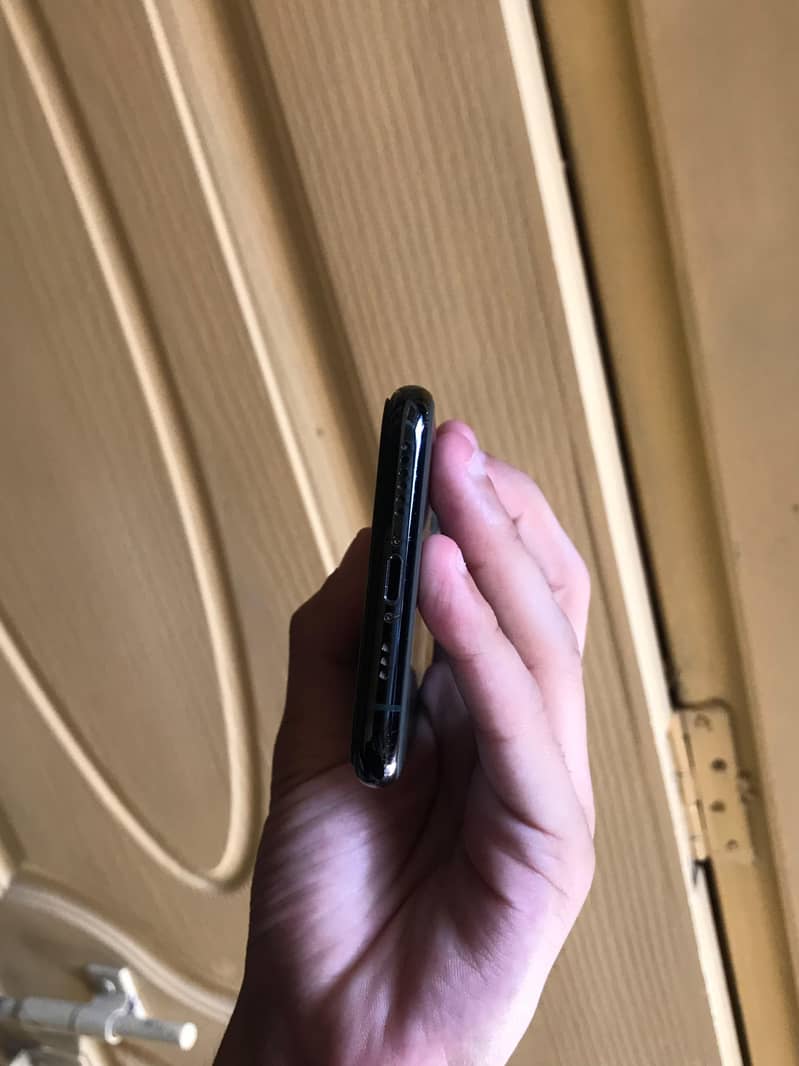 Apple iPhone 11 Pro 4