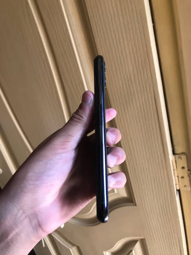 Apple iPhone 11 Pro 9
