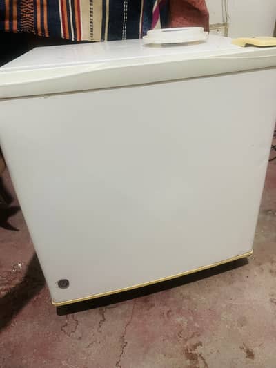 Mini fridge Good for room or office