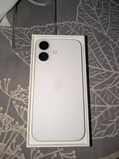 Apple iPhone 16