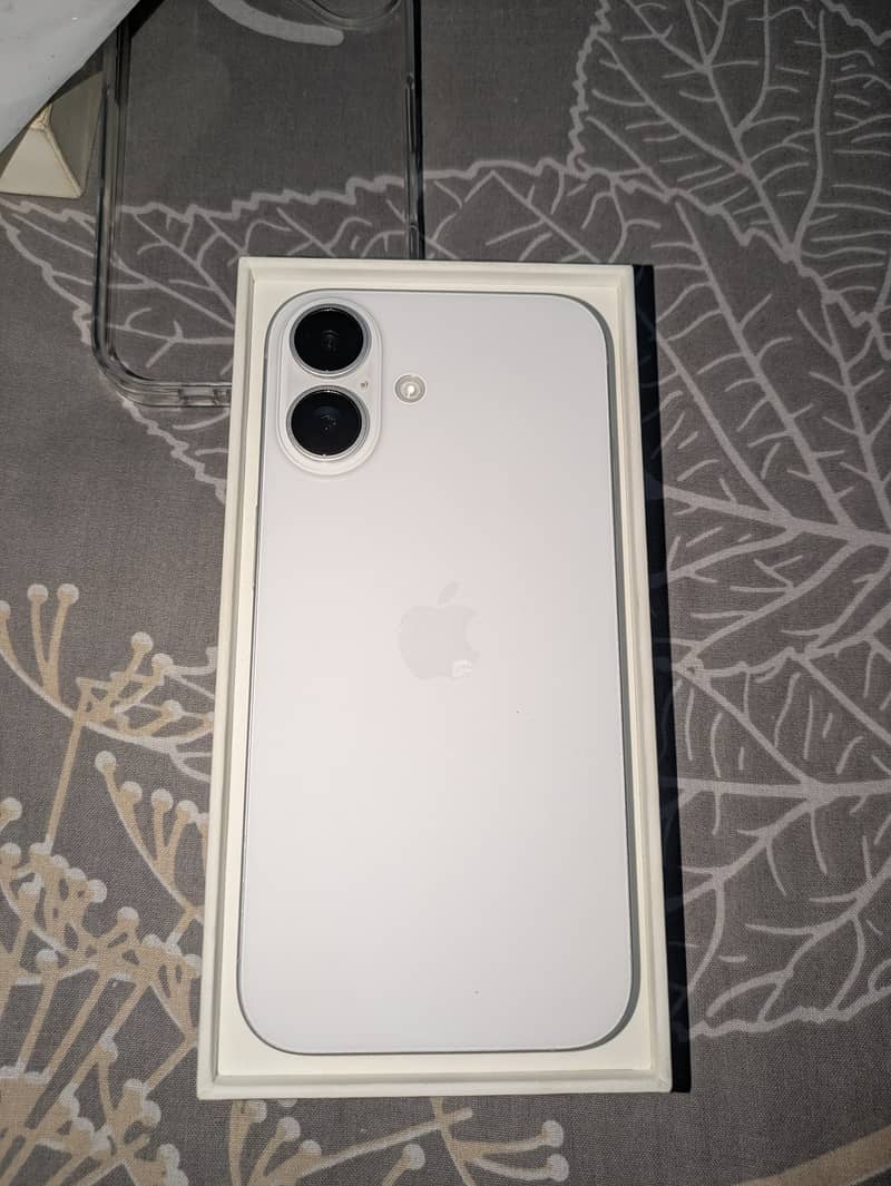 Apple iPhone 16 0