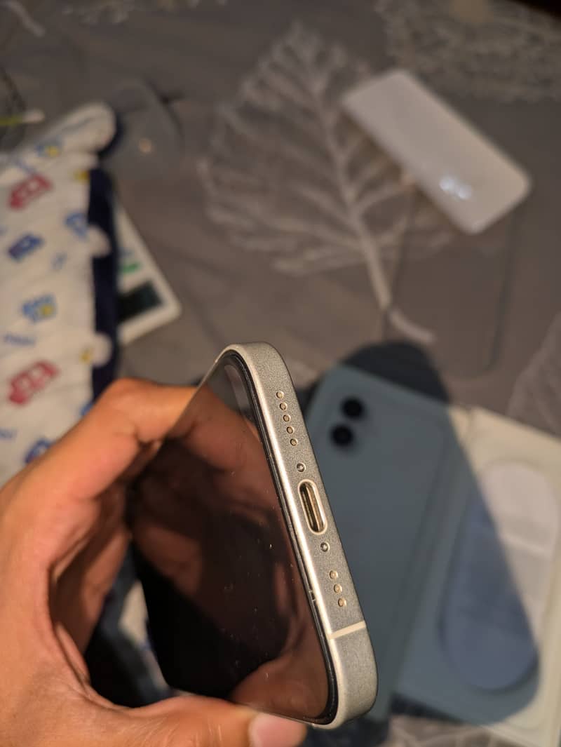Apple iPhone 16 2