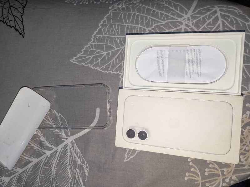 Apple iPhone 16 3