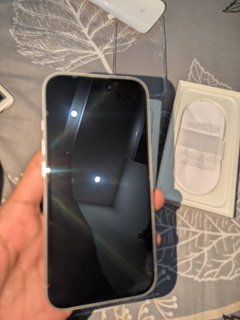 Apple iPhone 16 7