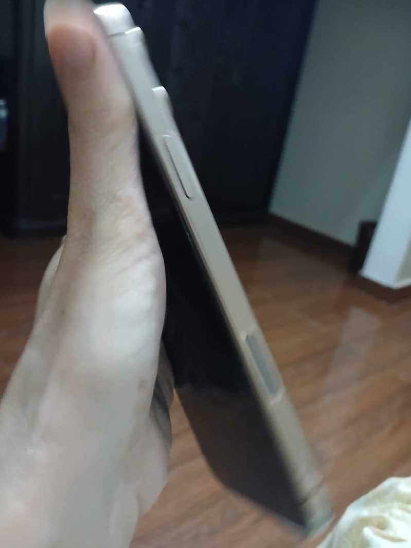 Apple iPhone 16 Pro Max 0