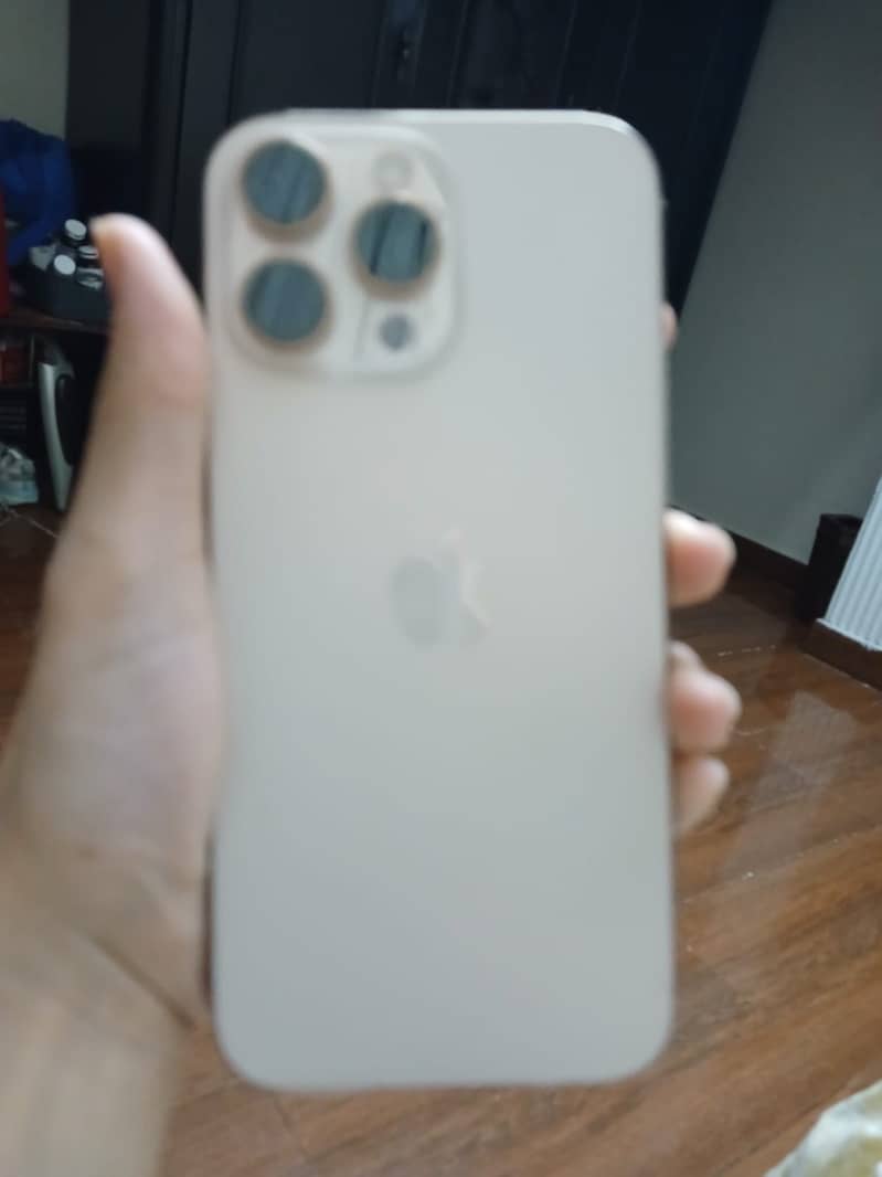 Apple iPhone 16 Pro Max 4